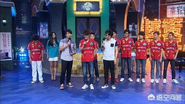RNG仅有三人录制天天向上,蔡徐坤粉丝发放RNG宣传资料,你怎么看?