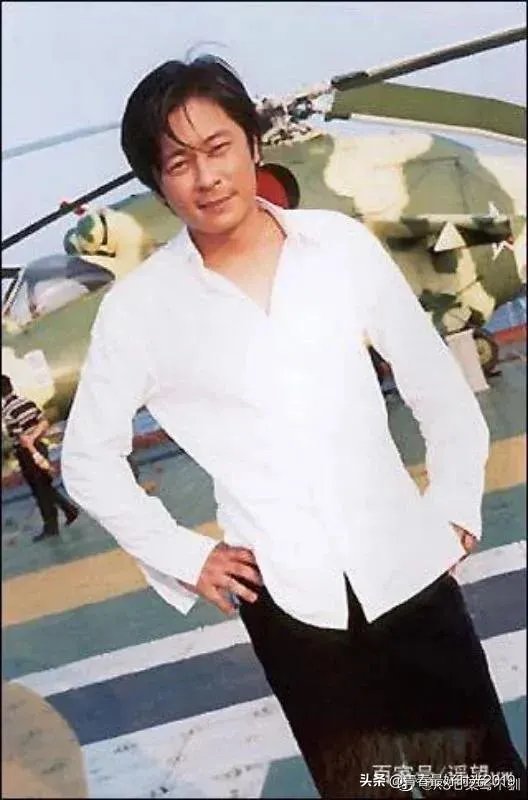 为什么98年的王杰和2000年的王杰变化那么大?