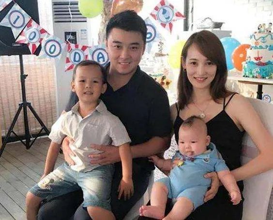 王皓生涯夺18个世界冠军,退役后娶美女娇妻,如今生活如何?