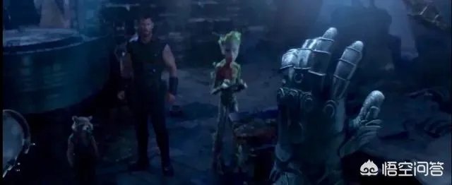 《复联3》中矮人星明明还有一副无限手套半成品,为何《复联4》中不用那个来装无限宝石?