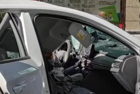 武汉高楼外墙脱落,网约车司机被砸身亡,谁该为司机的死负责?