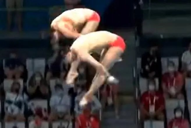曹缘陈艾森男子双人10米台摘银 赛后曹缘向陈艾森说对不起是怎么回事
