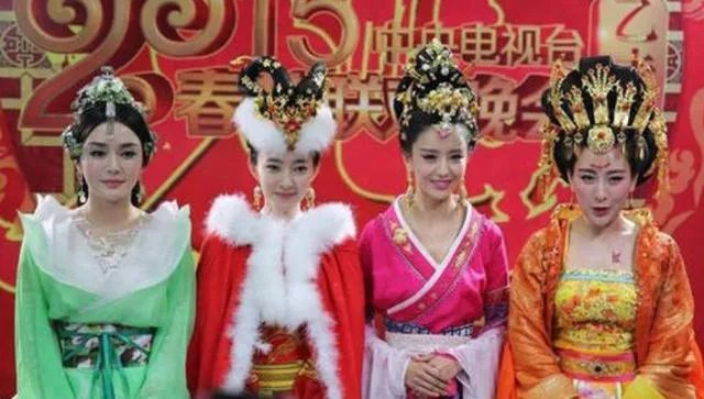 为什么说即使掉双下巴,佟丽娅也比李湘大S霍思燕漂亮?