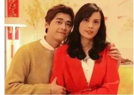 郑爽的妈妈为什么跟李易峰的妈妈这么像?