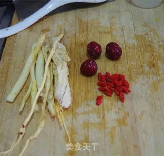 女人滋补药膳汤-当归黄芪乌鸡汤