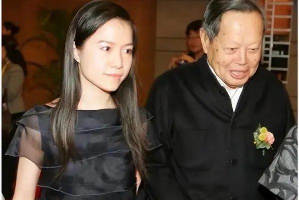 翁帆产下一子4岁叫什么名字