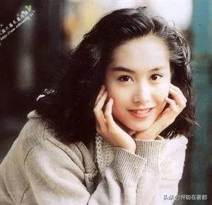 谁手机里有美女美景图片,能不能分享让大家看看?