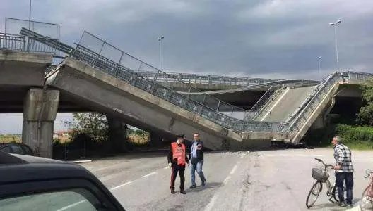 湖北高速公路桥垮塌致4死,幸存者透露了事发时的哪些细节?