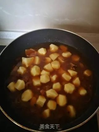 鸡肉炖土豆