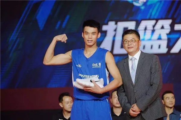 尘埃落定,周琦年薪2000万签约新疆!这样的年薪在CBA能排第几?