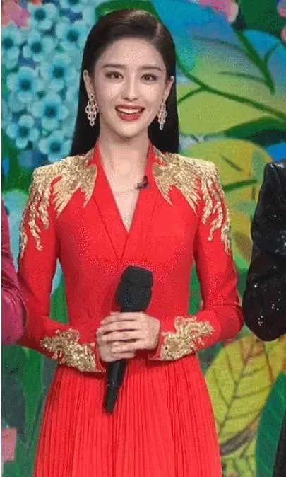 为什么说即使掉双下巴,佟丽娅也比李湘大S霍思燕漂亮?