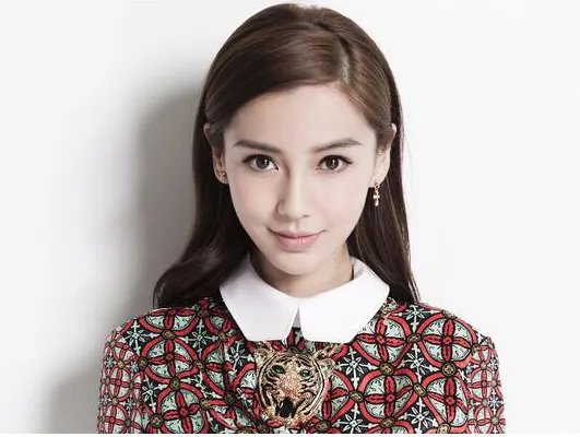 杨颖给雷佳音颁奖时,雷佳音为什么一脸懵?