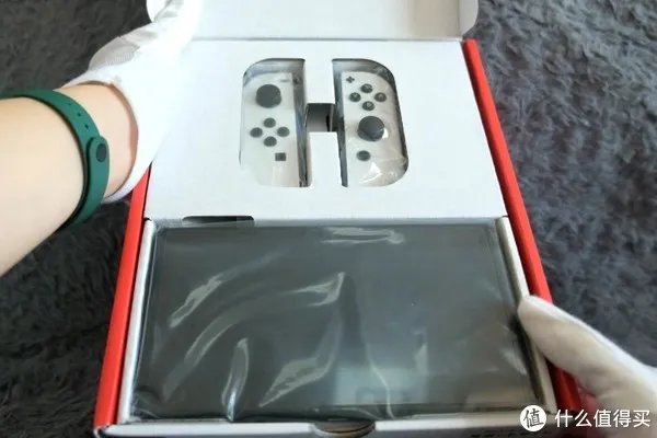 瞎摸瞎玩 篇二十八:来了来了,OLED来了——任天堂Switch OLED版本开箱与简单对比