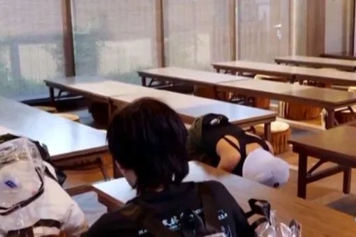 虞书欣安崎向岳云鹏跪地认错,发生了什么?