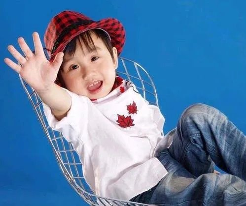 被爸爸当做赚钱机器的小小彬,如今过得怎么样?