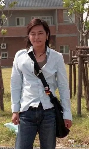 为什么98年的王杰和2000年的王杰变化那么大?