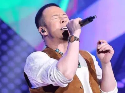杨坤发行新专辑《美好故事》,携手蔡健雅演绎出怎样的风格?