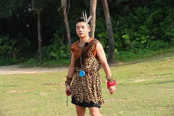 郑恺与苗苗又上热搜，为何现在还不公开恋情？
