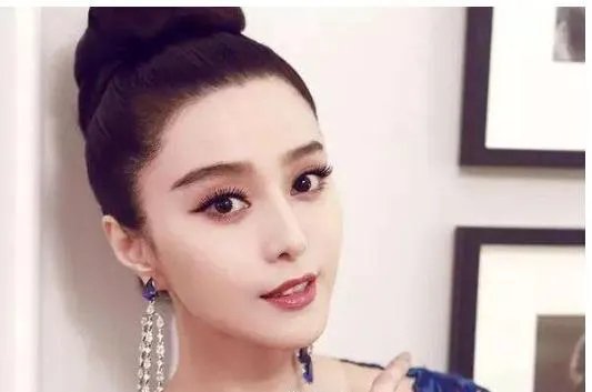 为什么说即使掉双下巴,佟丽娅也比李湘大S霍思燕漂亮?