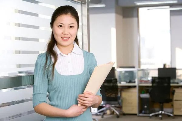 为什么同事明明会ps,却要和领导说他不会,让我来做图?