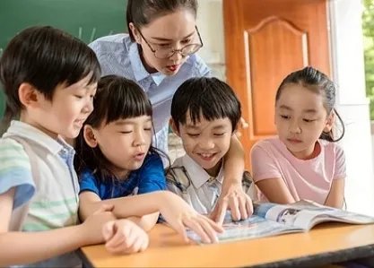 老师用化学方程式给45位学生写评语,如何评价这份特殊的评语?