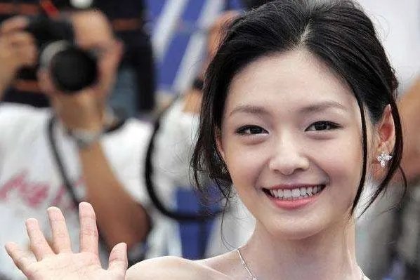 明明大小S长得一样,怎么那么多人都说大S更好看?