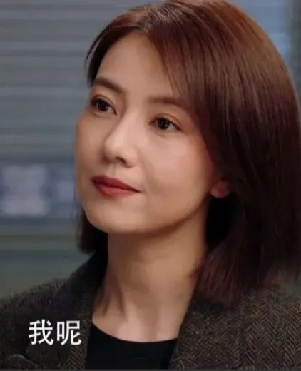广州街头偶遇高圆圆,扎丸子头气质独特,为何大家都称她为“女神”?