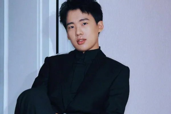 为什么郭麒麟现在登上了这么多的综艺,背后到底有谁在为其撑腰?