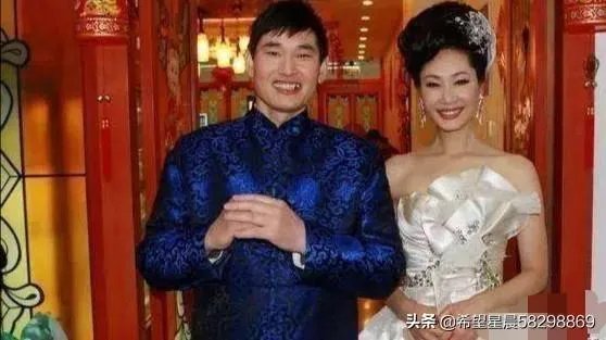 如何看待大衣哥朱之文家门被村民踹开？