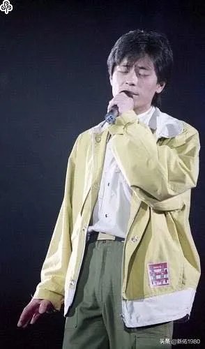 为什么98年的王杰和2000年的王杰变化那么大?