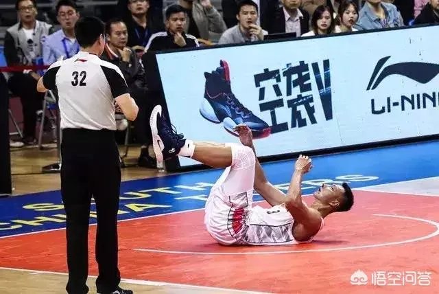 刘冠岑误伤易建联,不仅不道歉反倒回应做事不是做秀做好自己,请球迷思考,你怎么看?