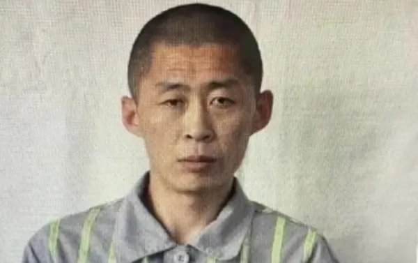 吉林一罪犯利用收工时间强行脱逃,罪犯的这一行为会给自己带来哪些影响?