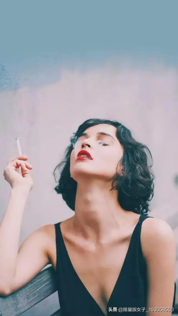 谁手机里有美女美景图片,能不能分享让大家看看?