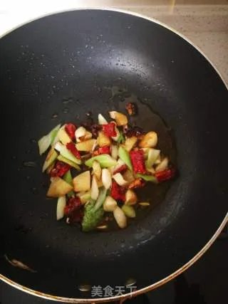 鸡肉炖土豆