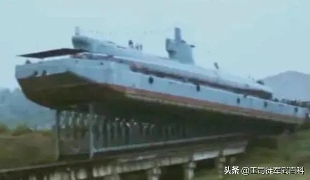 他们说三峡大坝里面有潜艇，是真的吗？