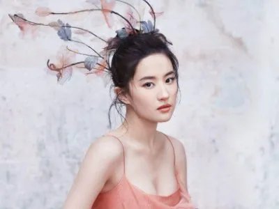 刘亦菲发文为唐嫣庆生,两人是如何认识的?有哪些合作?