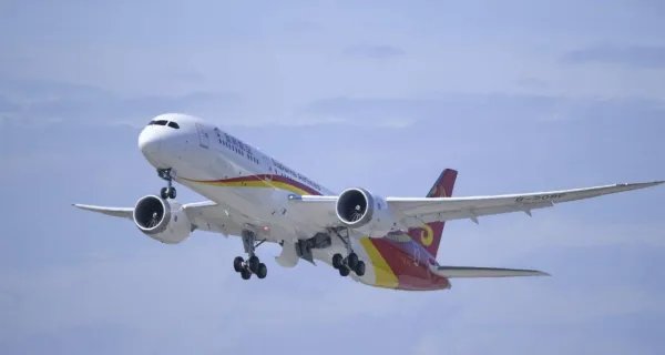 金鹏航空是廉价航空吗？可以说说吗？