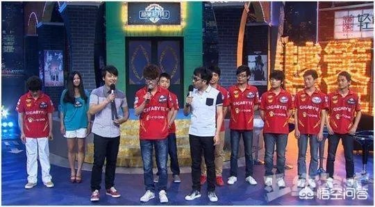 RNG仅有三人录制天天向上,蔡徐坤粉丝发放RNG宣传资料,你怎么看?