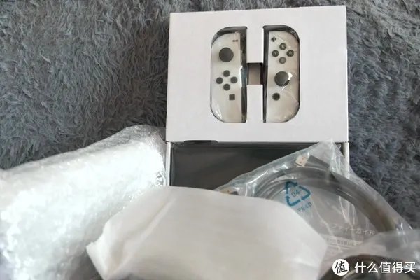 瞎摸瞎玩 篇二十八:来了来了,OLED来了——任天堂Switch OLED版本开箱与简单对比