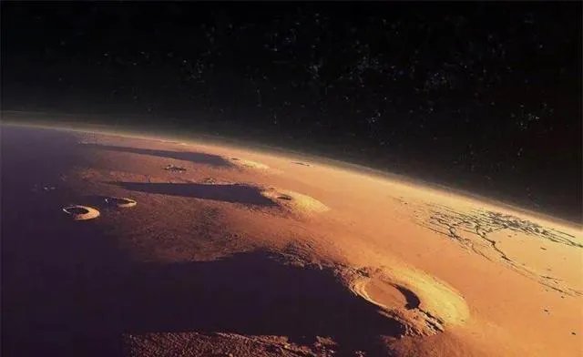 好奇号传回一张火星照片,发现一个球状不明物,谁留下的?