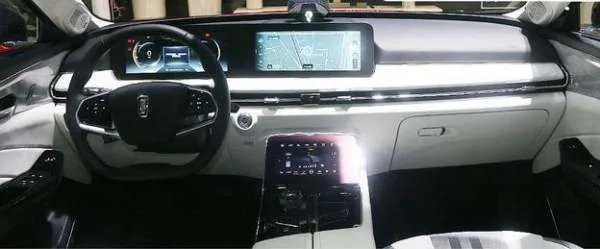 全新奔腾B70亮相、E01上市 奔腾进军新能源市场