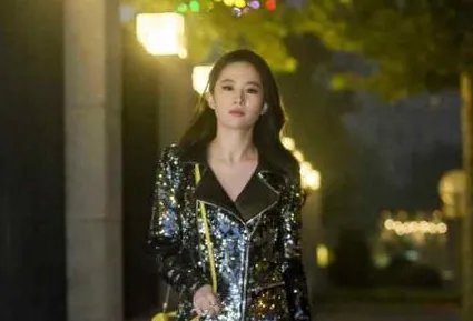“小龙女”刘亦菲出席活动,身穿特色旗袍真的好看吗?