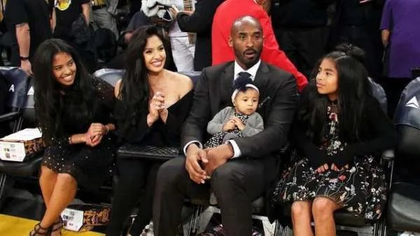 瓦妮莎科比相爱多年,为何科比走后,还有那么多人追她?