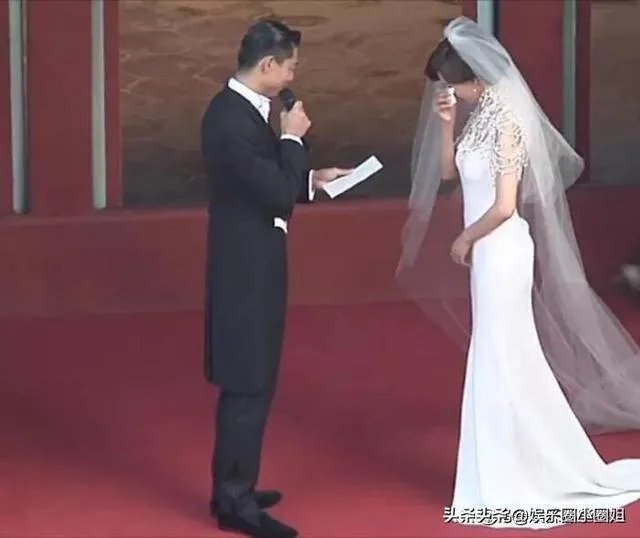 林志玲婚礼现场为什么哭成泪人?