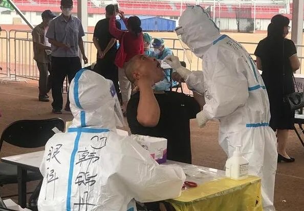 张文宏称敬佩就地过年的人,你敬佩他们吗?